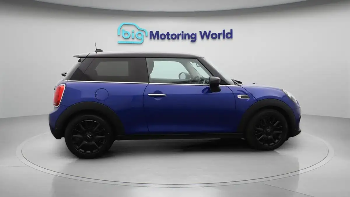 2020-mini-cooper-15-cooper-classic-nav-hatchback-3d-big-8