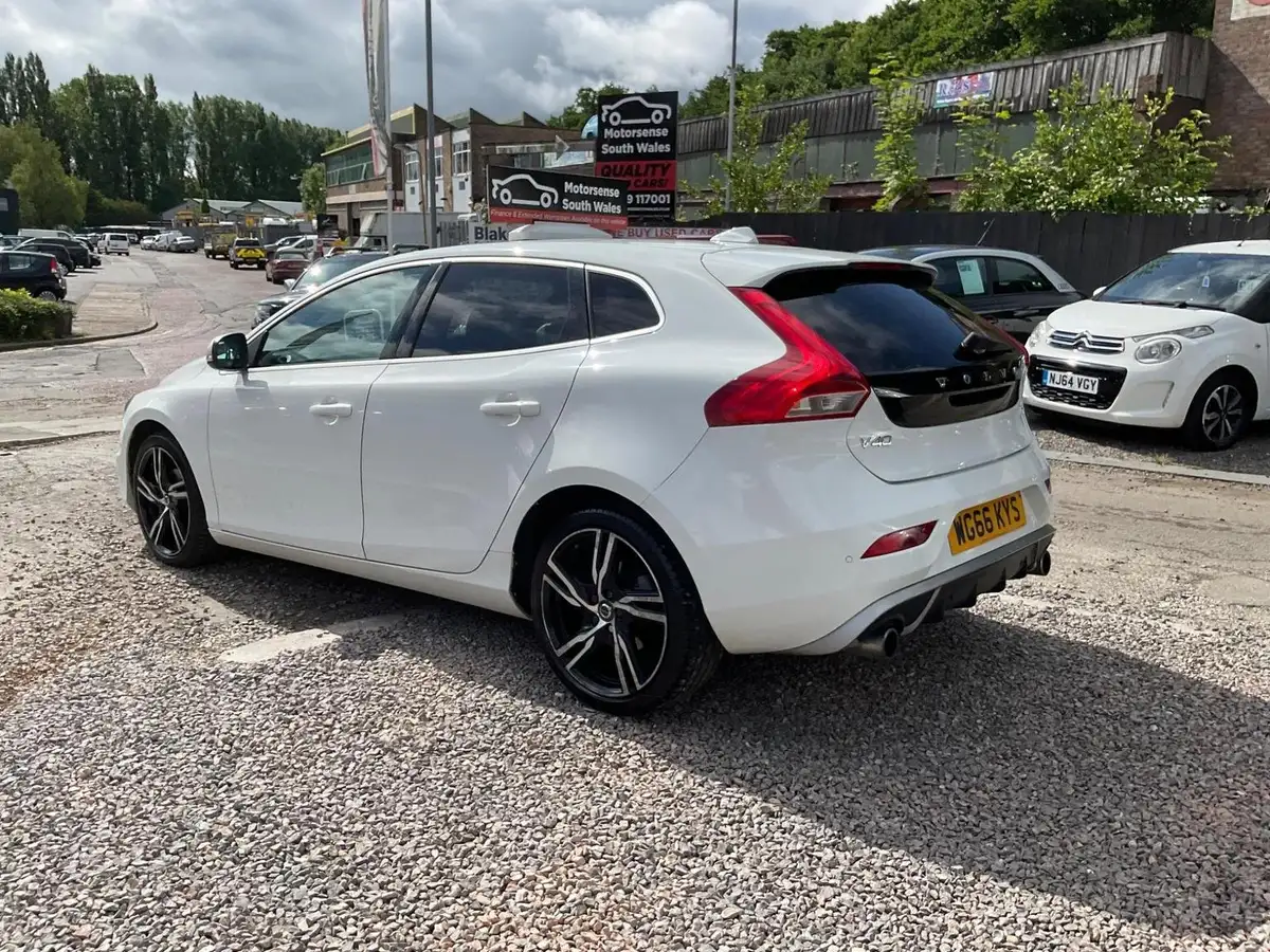 2016-volvo-v40-20td-d2-r-design-pro-big-76