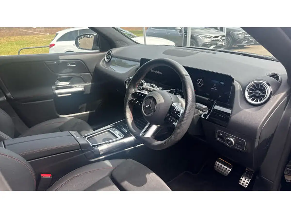 2024-mercedes-benz-gla-class-13-gla-200-amg-line-executive-big-10