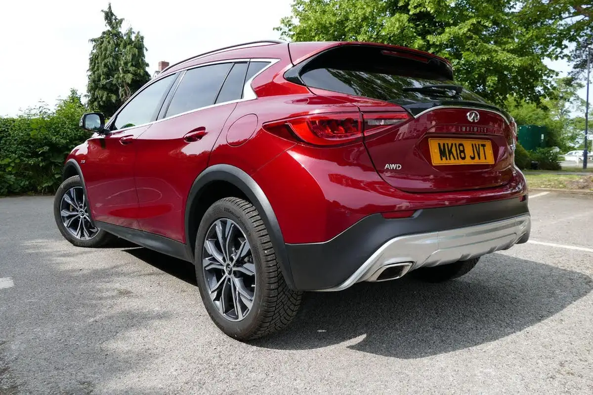 2018-infiniti-qx30-22d-premium-big-1