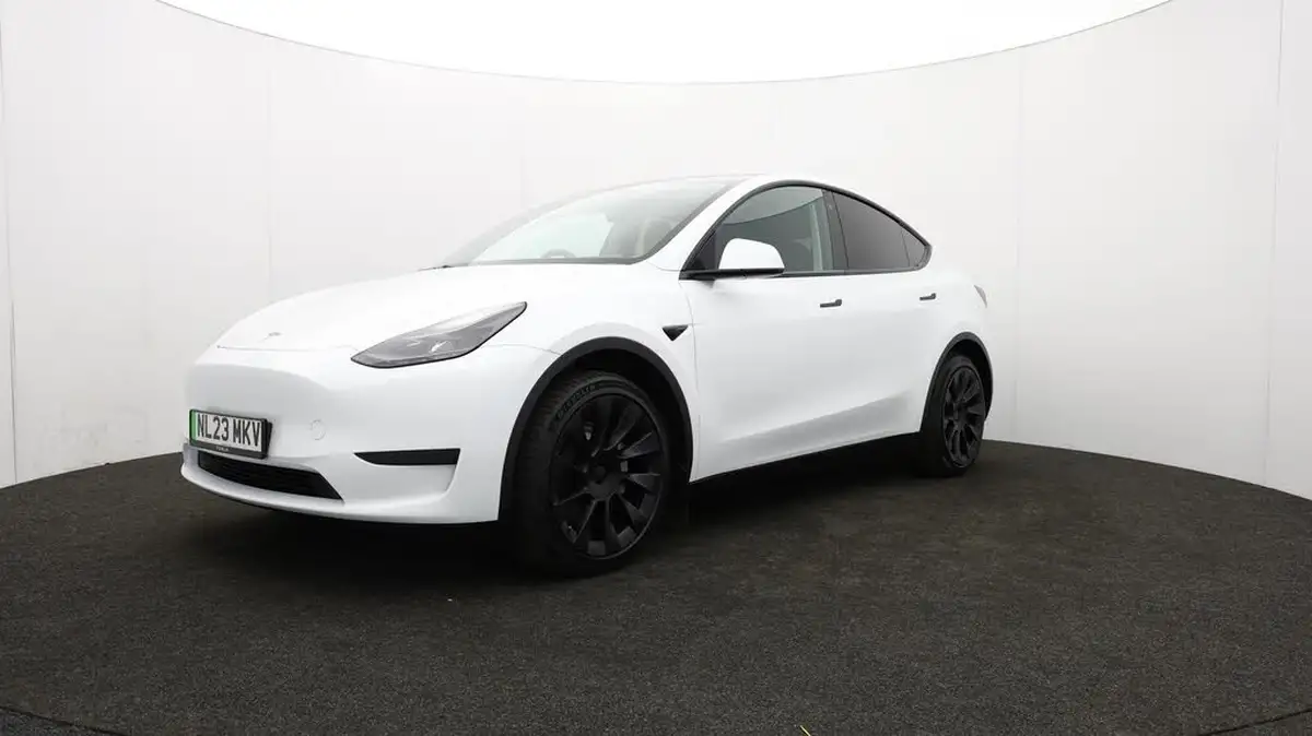2023-tesla-model-y-e-rwd-big-64