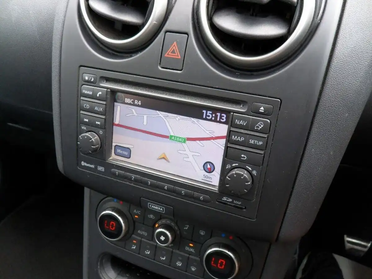 2012-nissan-qashqai-15td-n-tec-big-67