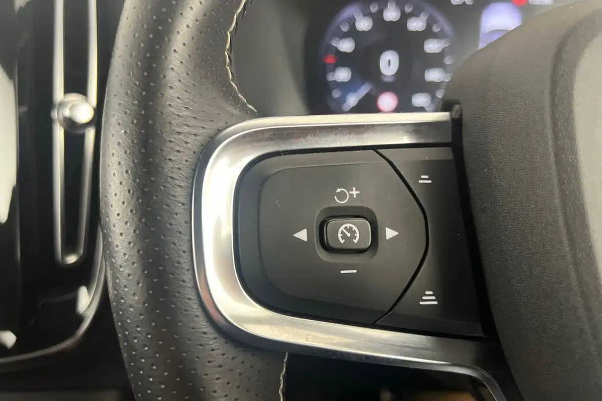 2021-volvo-xc40-20-b5-r-design-pro-250bhp-geartronic-big-10