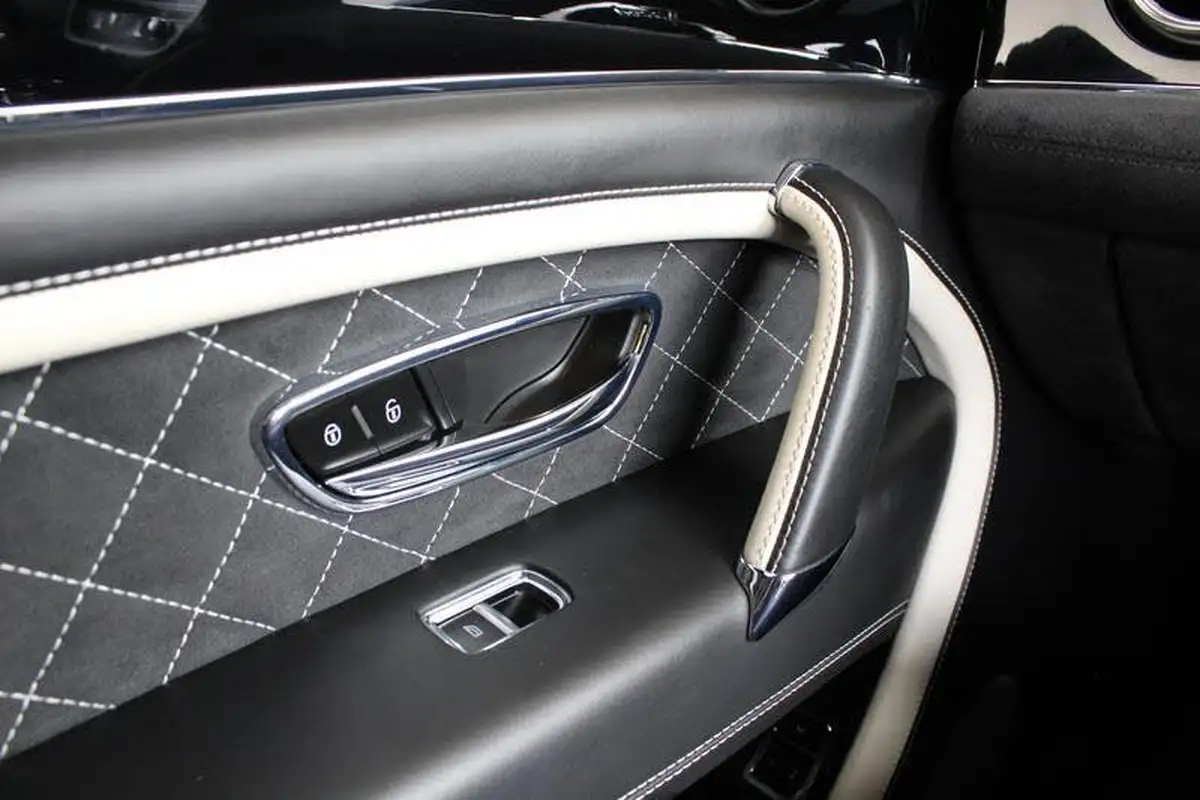 2019-bentley-bentayga-60-w12-speed-big-38