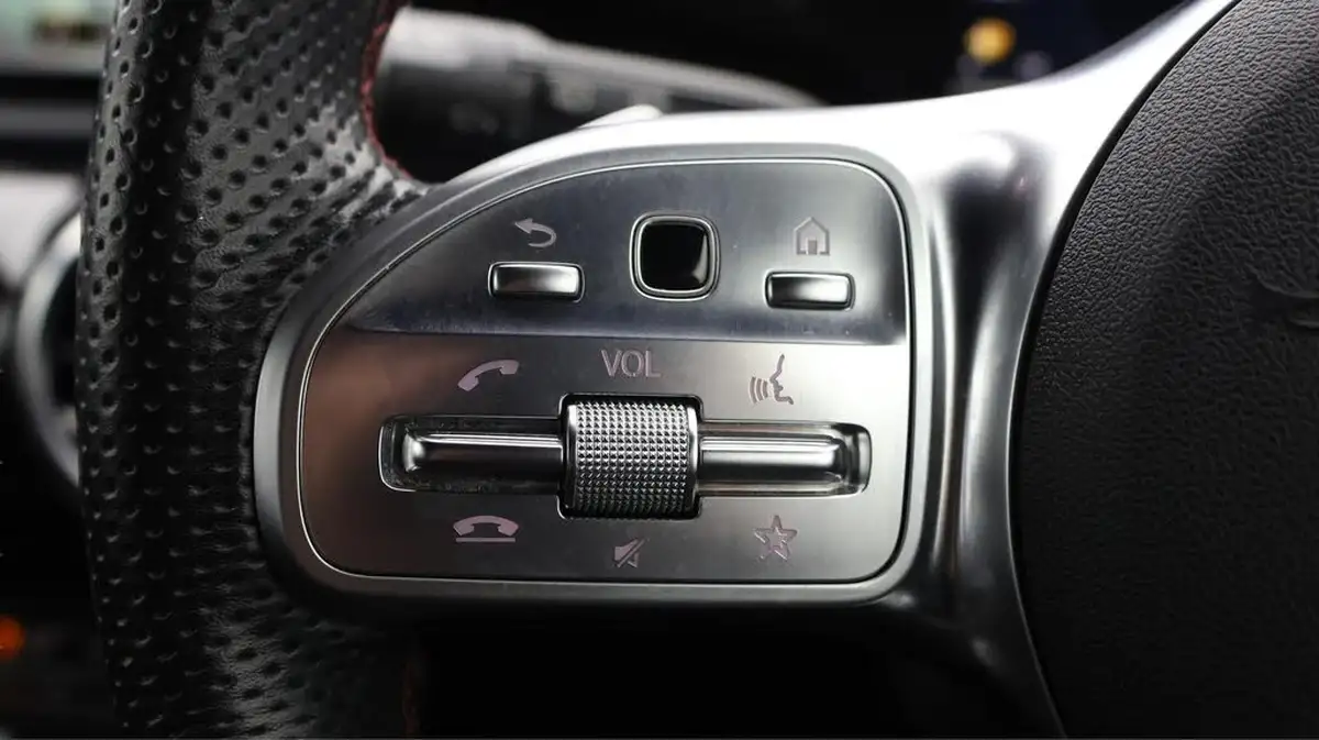 2019-mercedes-benz-a-class-20-a220-amg-line-hatchback-5d-big-22