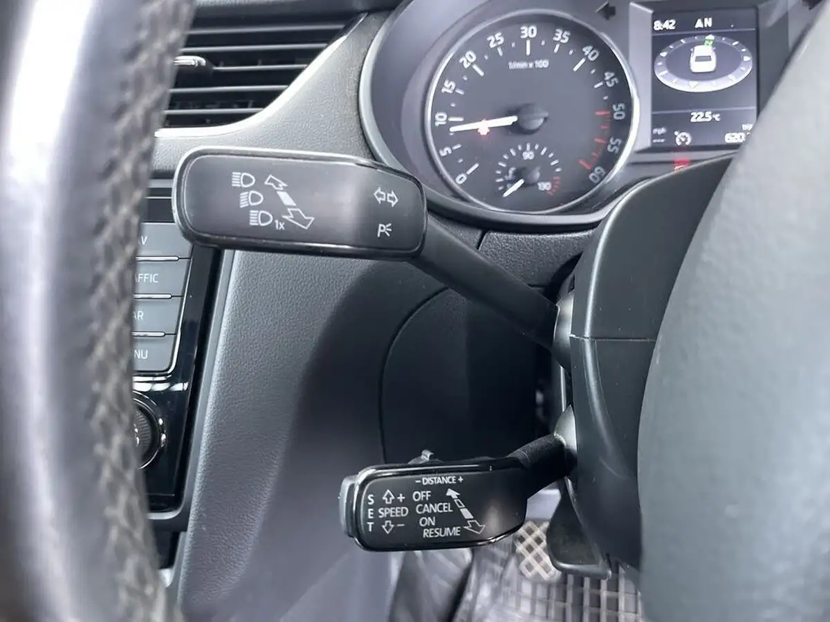 2015-skoda-octavia-20tdi-se-l-estate-big-52