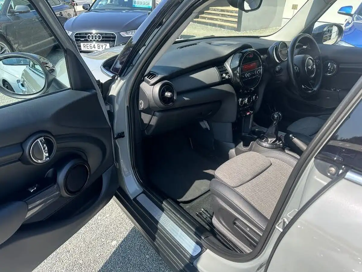 2015-mini-cooper-15-cooper-5d-big-11
