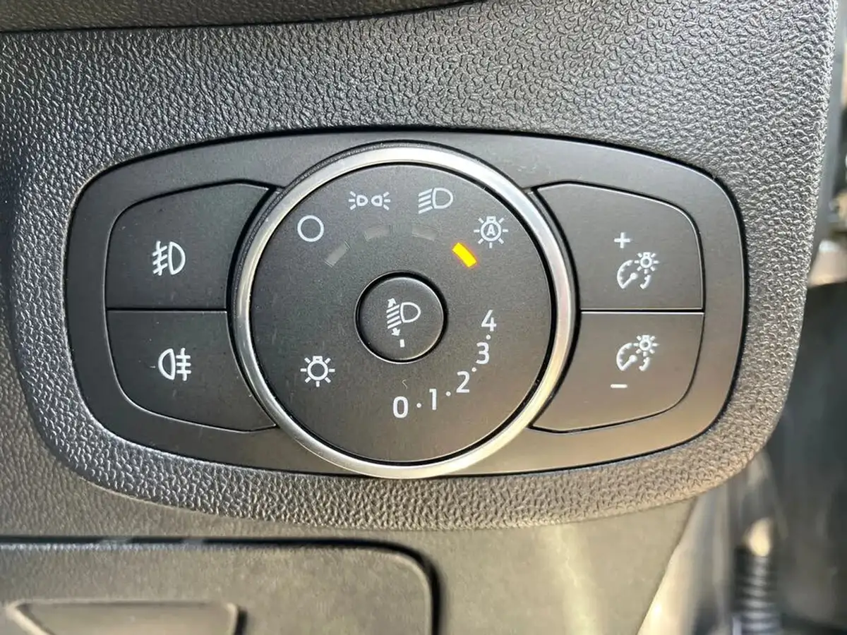 2021-ford-fiesta-10t-trend-100ps-5d-big-36