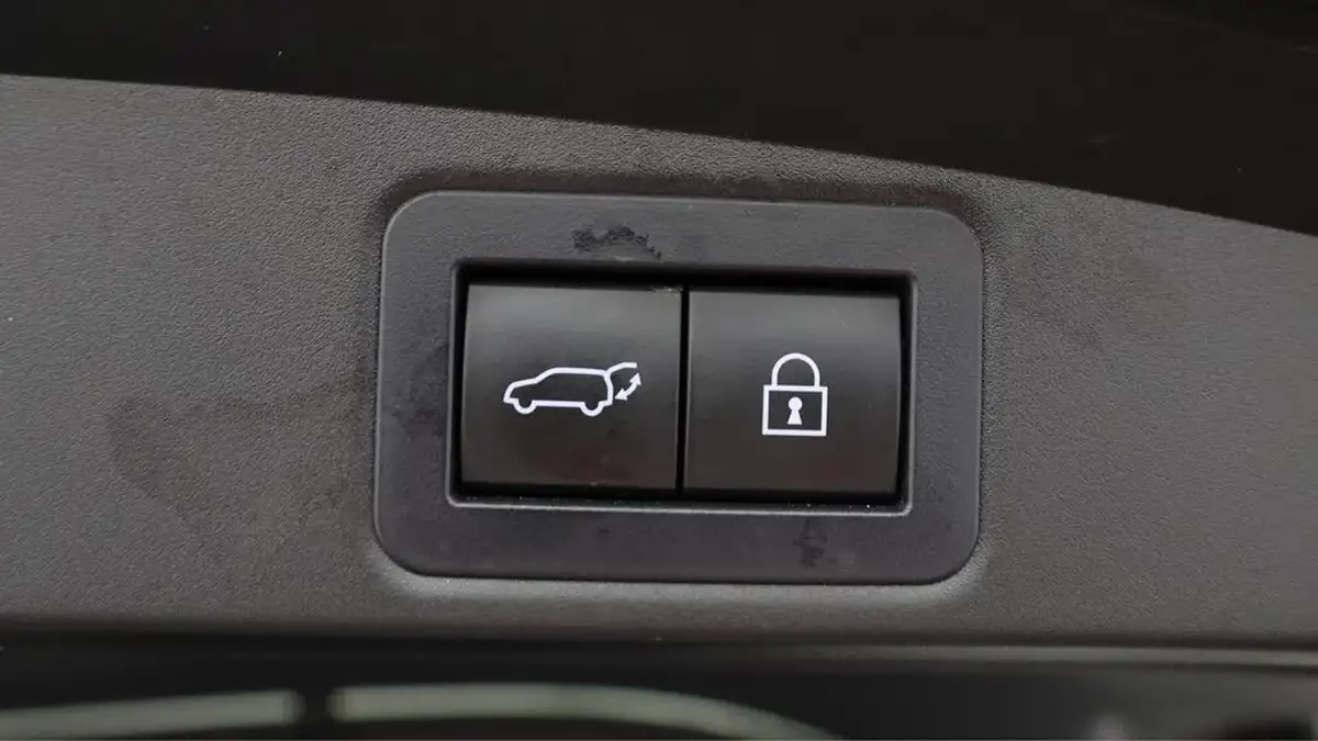 2020-toyota-corolla-20-vvt-i-excel-spare-wheel-touring-sports-big-38