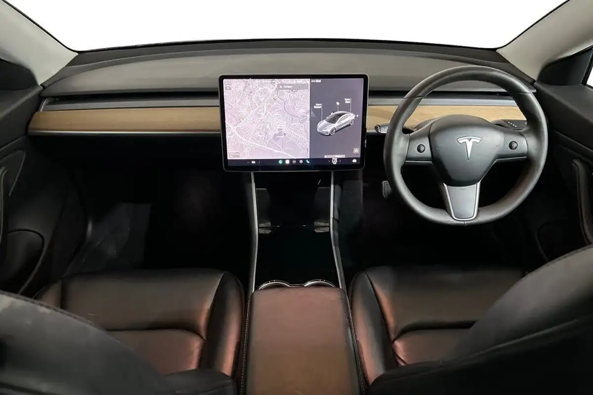 2020-tesla-model-3-e-long-range-big-11
