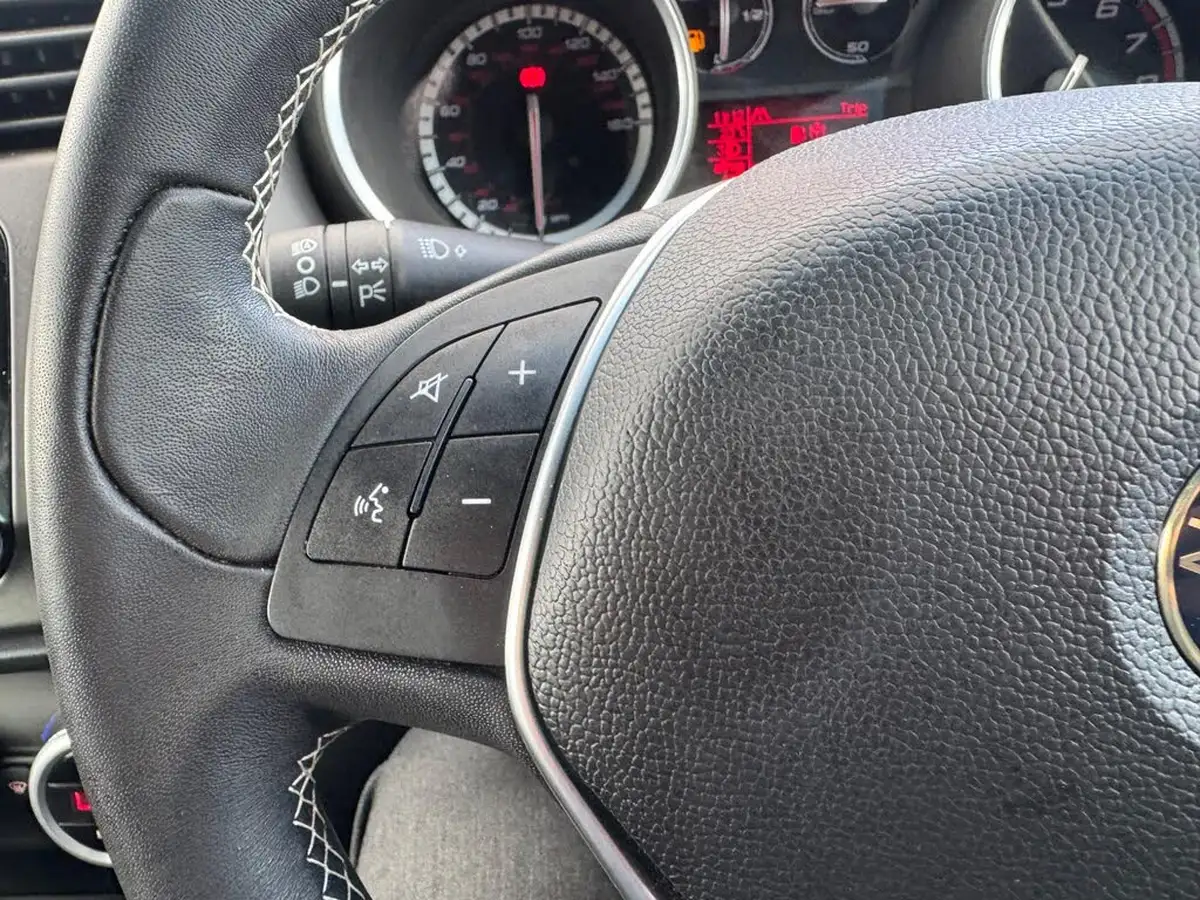 2015-alfa-romeo-giulietta-14-tb-qv-line-big-27