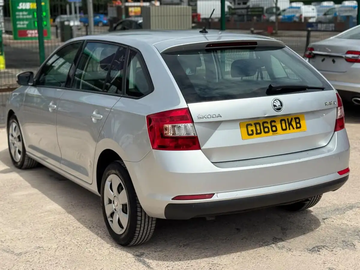 2016-skoda-rapid-spaceback-14tdi-s-big-30