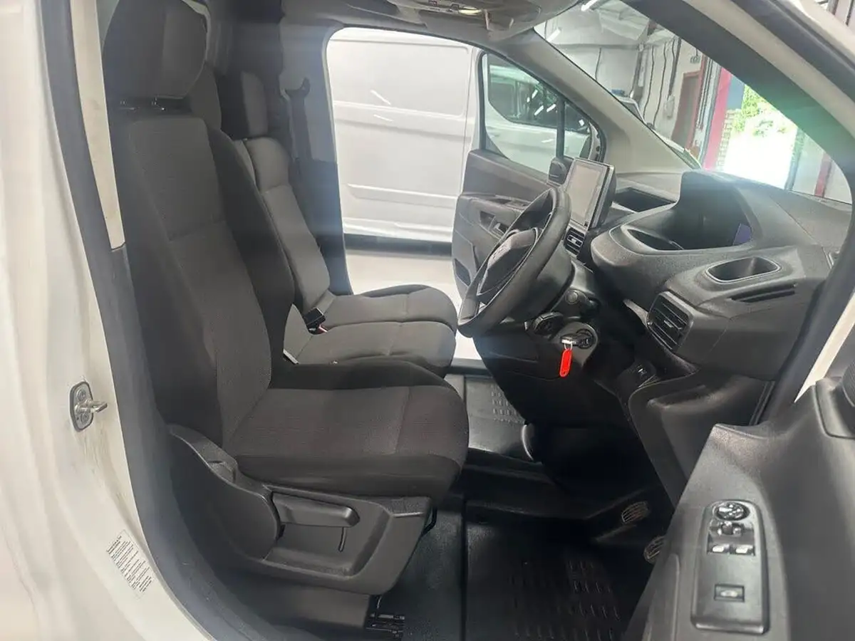 2020-peugeot-partner-15-bluehdi-1000-professional-100ps-eu6dt-panel-big-11