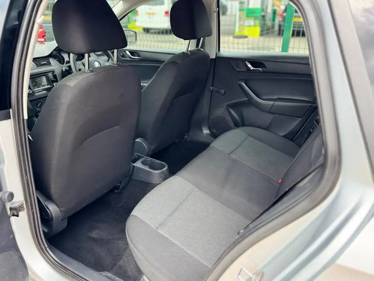 2016-skoda-rapid-spaceback-14tdi-s-big-6