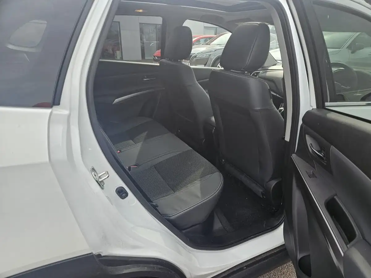 2025-suzuki-s-cross-15-ultra-allgrip-big-9