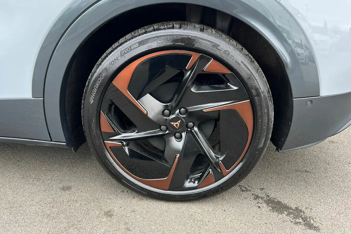 2024-cupra-tavascan-e-v2-big-4