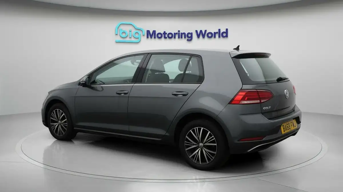 2019-volkswagen-golf-16tdi-se-hatchback-5d-dsg-big-4
