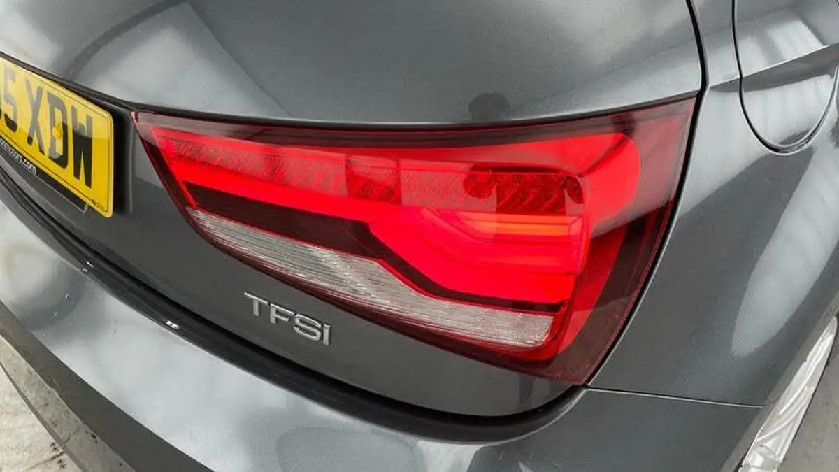 2015-audi-a1-14-s-line-150ps-cod-ss-sportback-5d-1395cc-tronic-big-28