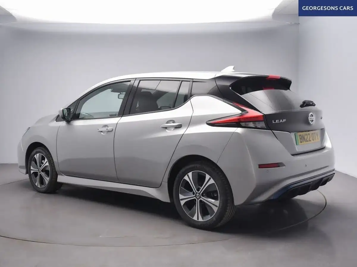 2022-nissan-leaf-e-e-n-connecta-big-1