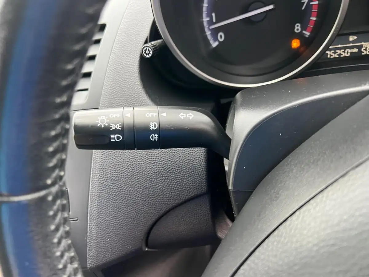 2013-mazda-mazda3-16-tamura-big-24