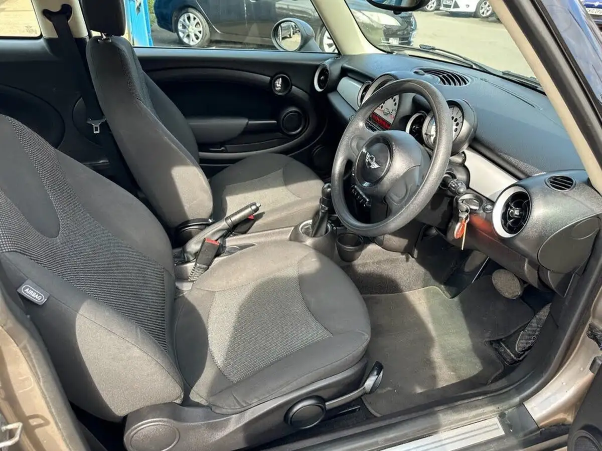 2012-mini-cooper-16-one-98bhp-hatchback-3d-auto-big-18