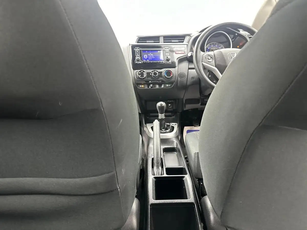 2015-honda-jazz-13-i-vtec-s-big-40