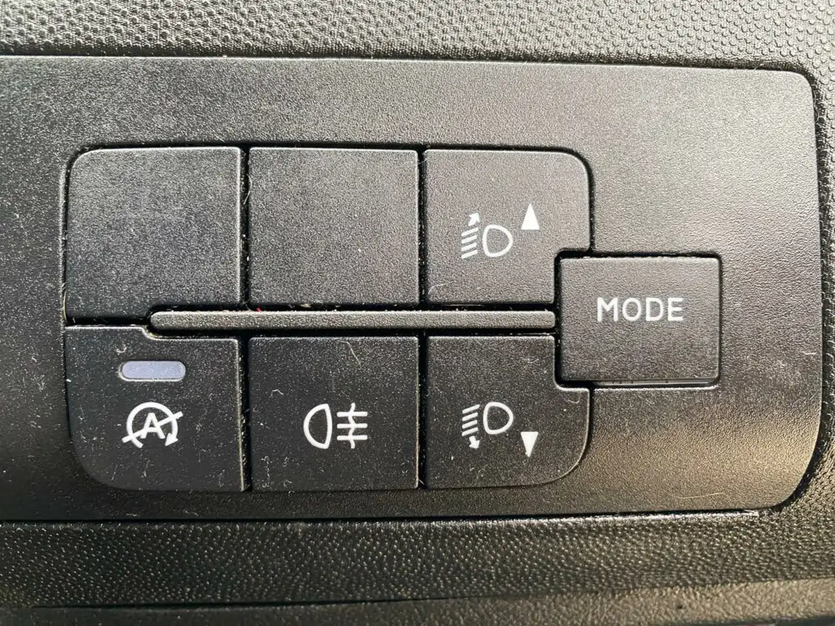 2020-peugeot-boxer-20-bluehdi-professional-335-l2h2-big-40