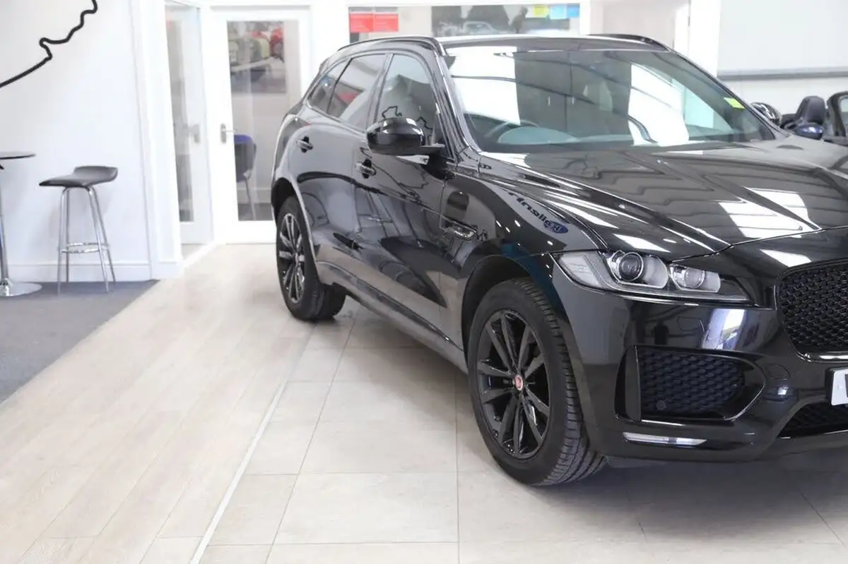 2020-jaguar-f-pace-20-i4d-chequered-flag-180ps-big-7