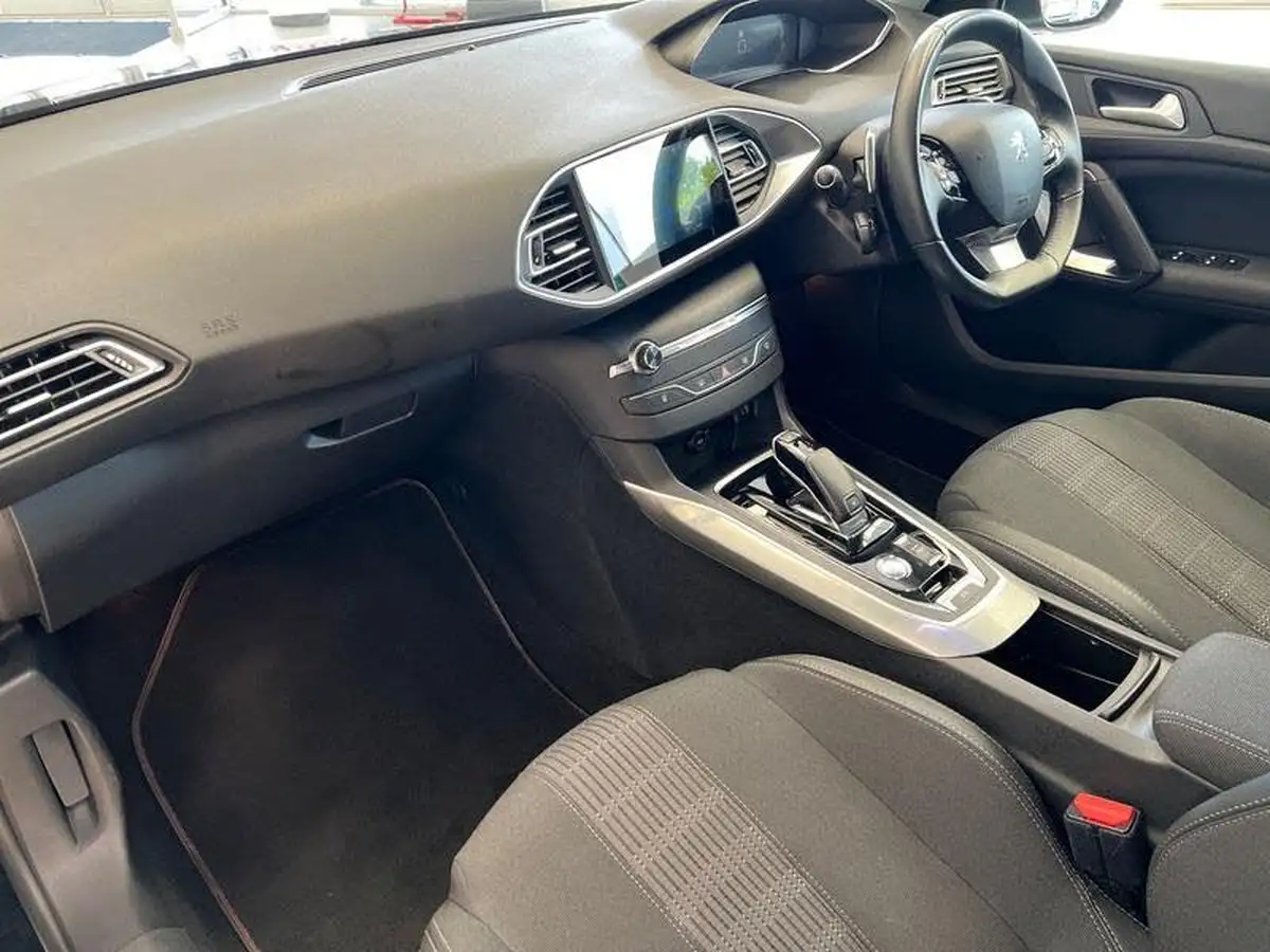 2021-peugeot-308-sw-12-puretech-allure-premium-digital-i-cockpit-estate-eat8-big-10