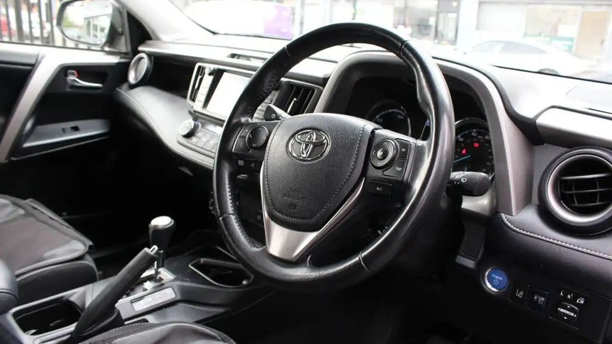 2018-toyota-rav4-25-vvt-i-icon-tech-big-10