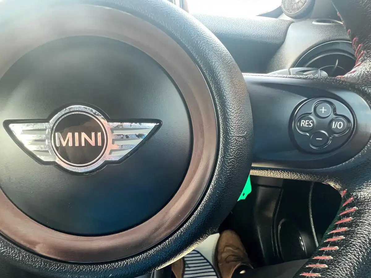 2012-mini-cooper-16-cooper-s-avenue-coupe-3d-big-28