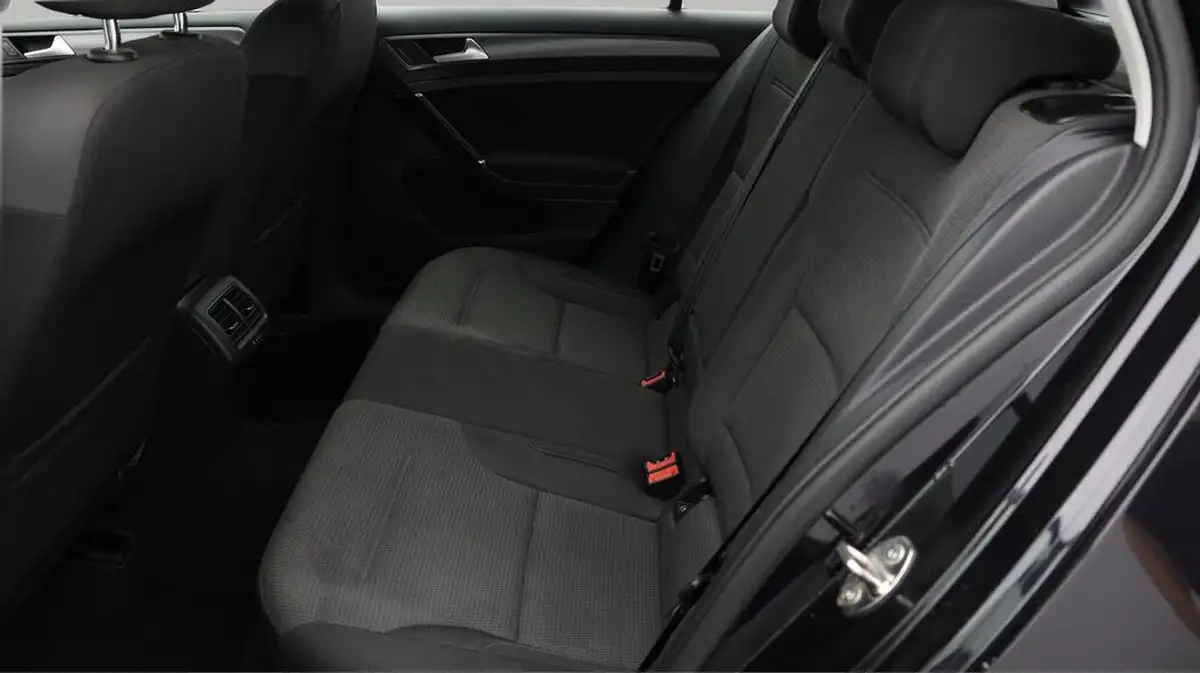 2018-volkswagen-golf-10-tsi-se-nav-110ps-ss-hatchback-5d-dsg-big-16