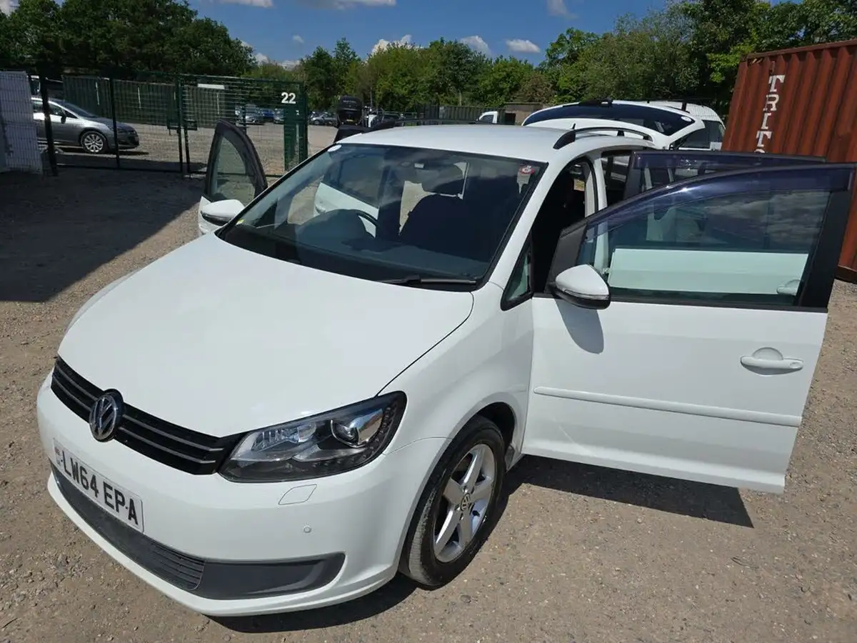2014-volkswagen-touran-big-9