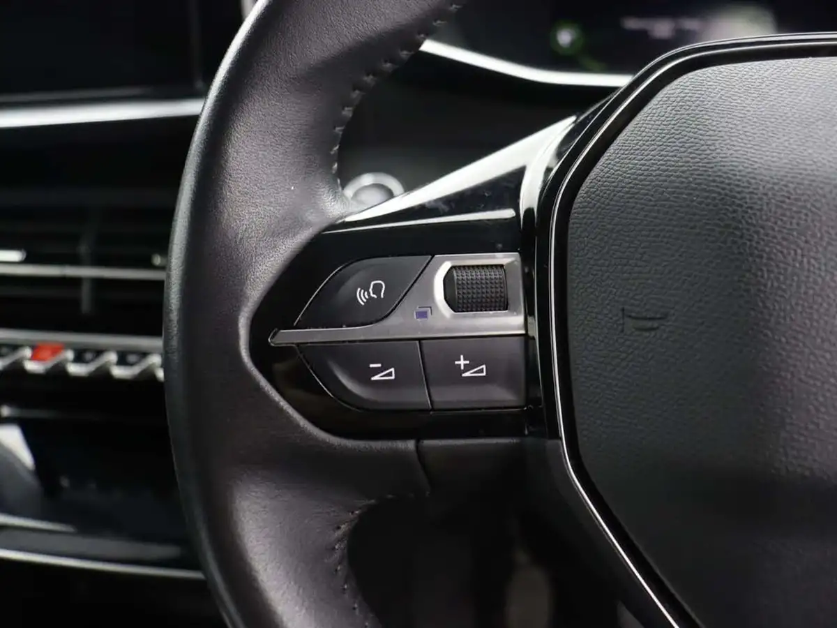 2022-peugeot-2008-suv-12-puretech-allure-premium-100bhp-big-32