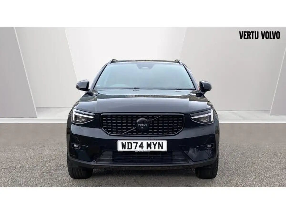 2024-volvo-xc40-20-b3-ultra-black-edition-big-11