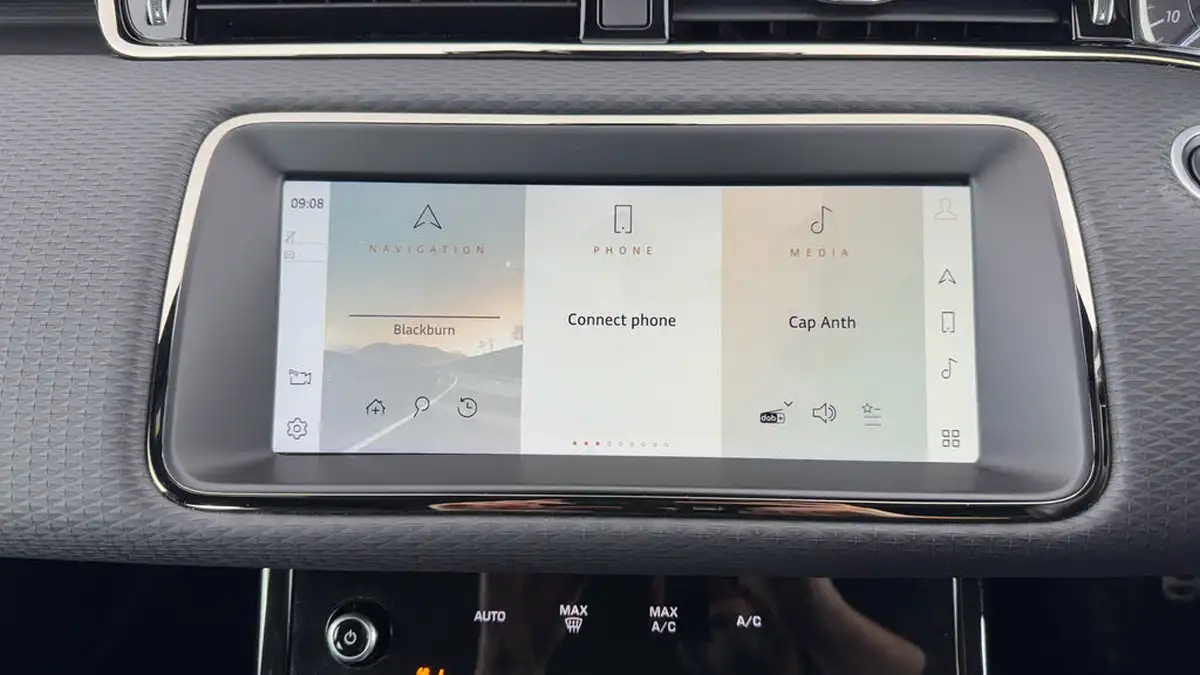 2022-land-rover-range-rover-evoque-15-p300e-r-dynamic-s-big-11