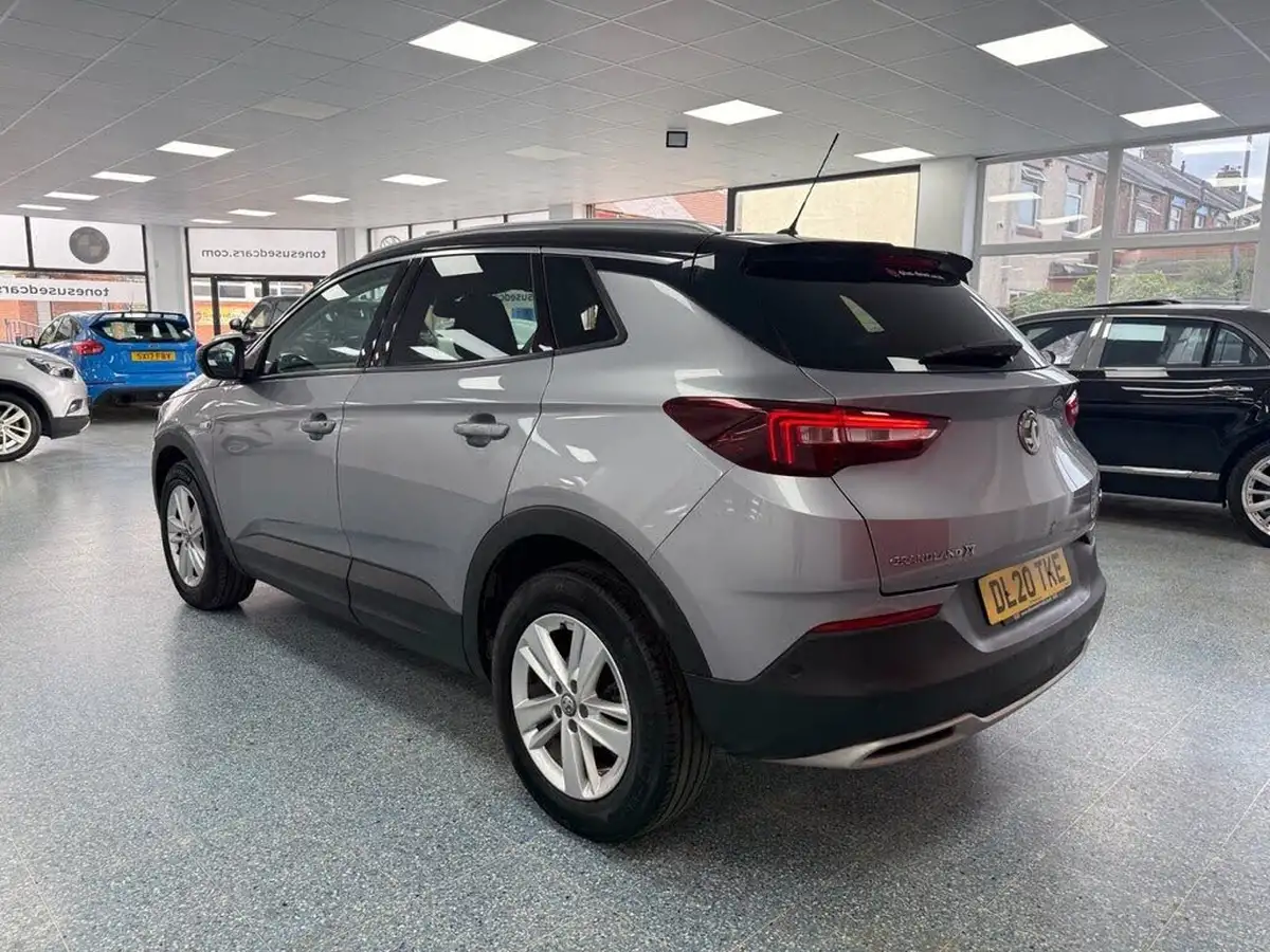 2020-vauxhall-grandland-x-12-se-premium-big-11