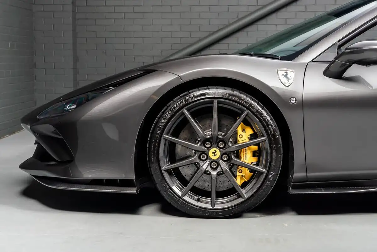 2021-ferrari-f8-spider-big-31