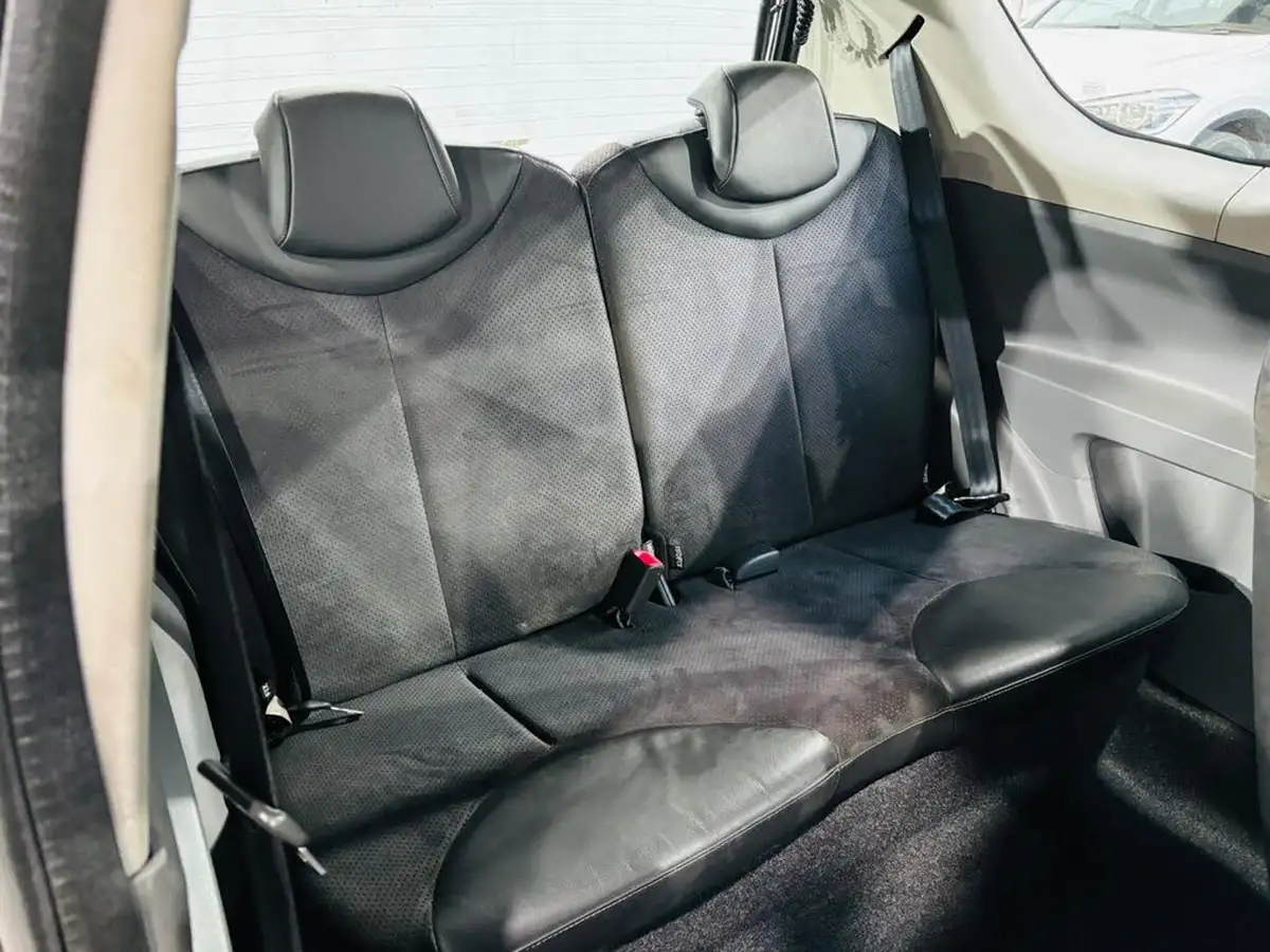 2009-toyota-aygo-10-aygo-black-3d-big-15