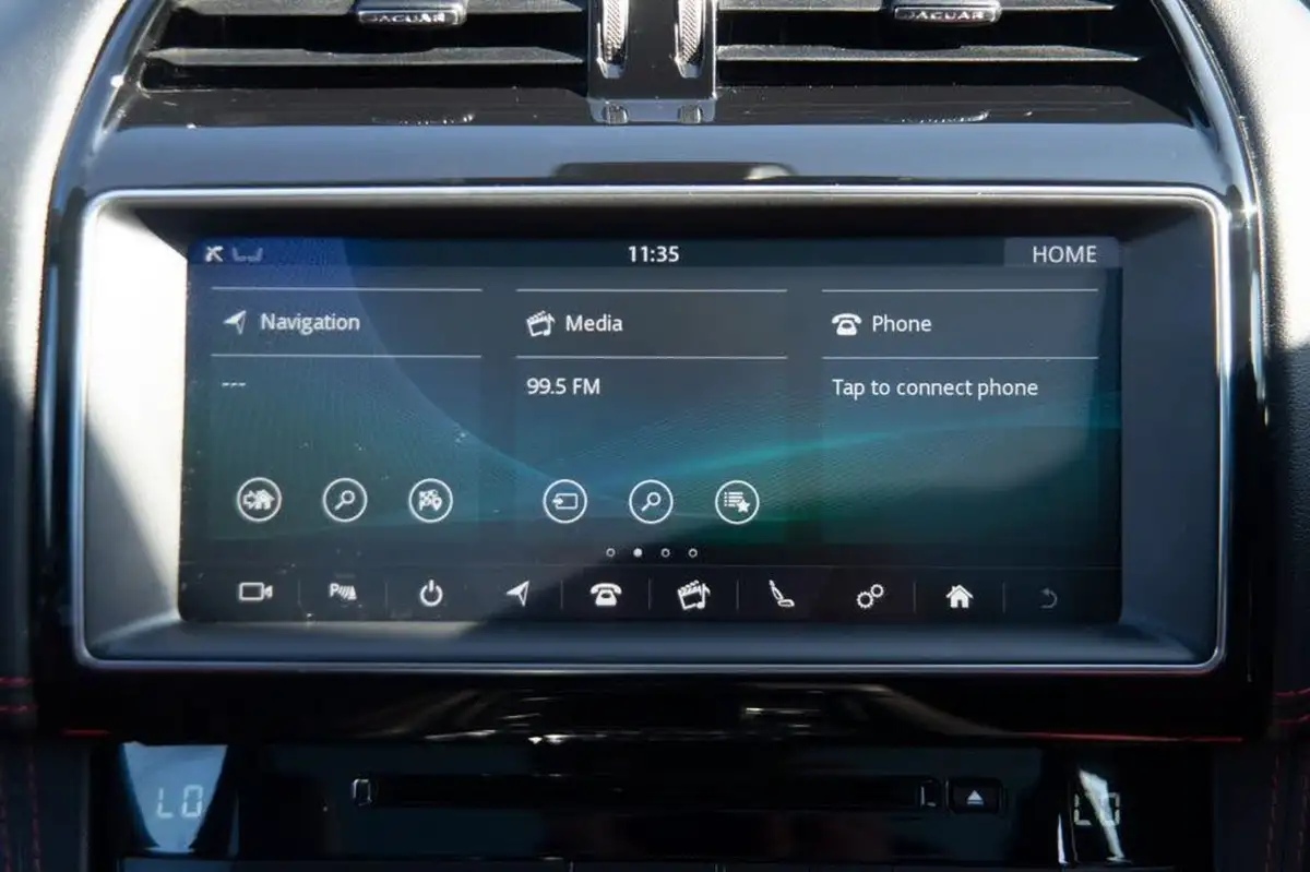 2019-jaguar-f-pace-20-i4d-chequered-flag-180ps-big-17
