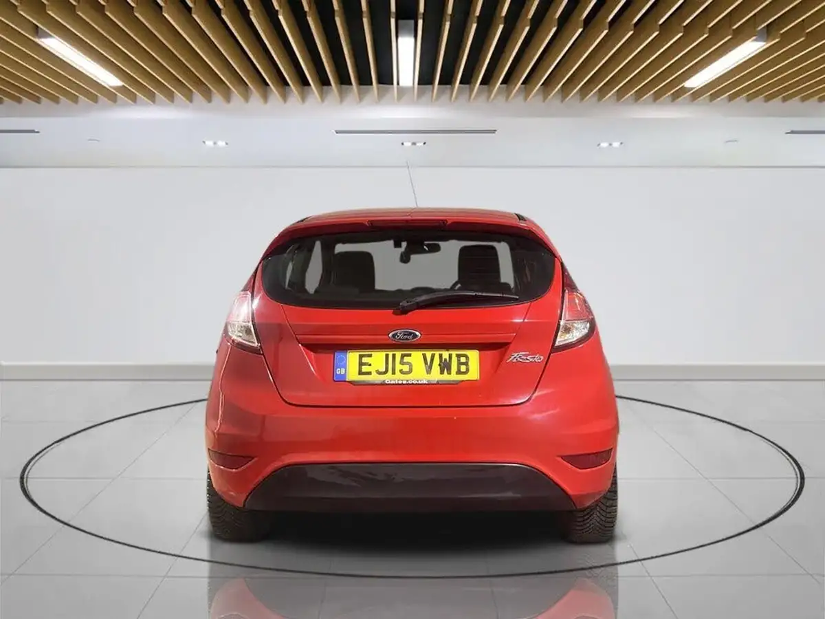 2015-ford-fiesta-125-zetec-3d-big-7