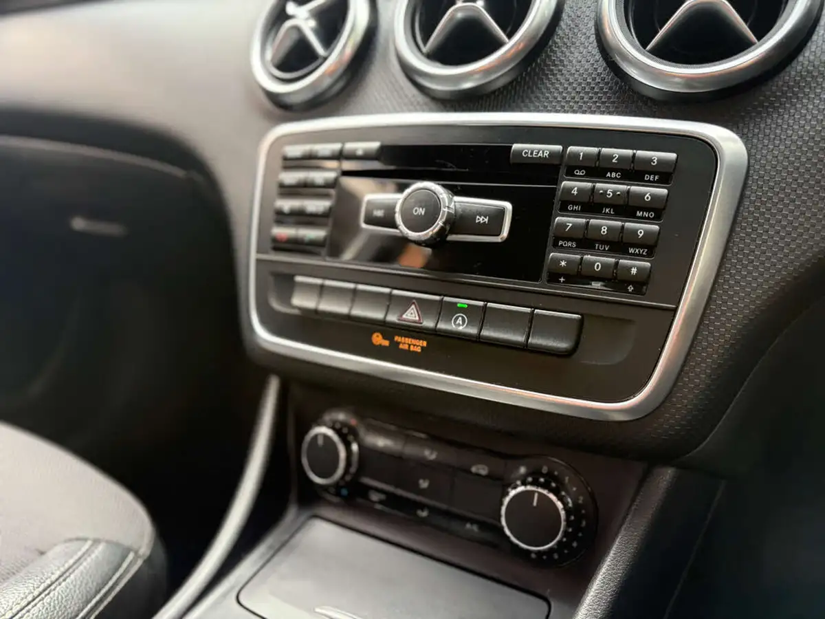 2015-mercedes-benz-a-class-15-cdi-a180-sport-109ps-big-48