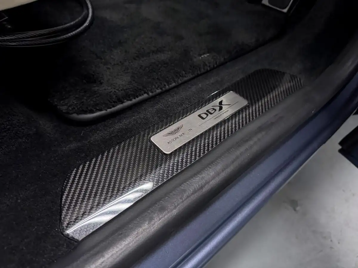 2021-aston-martin-dbx-40-v8-big-17