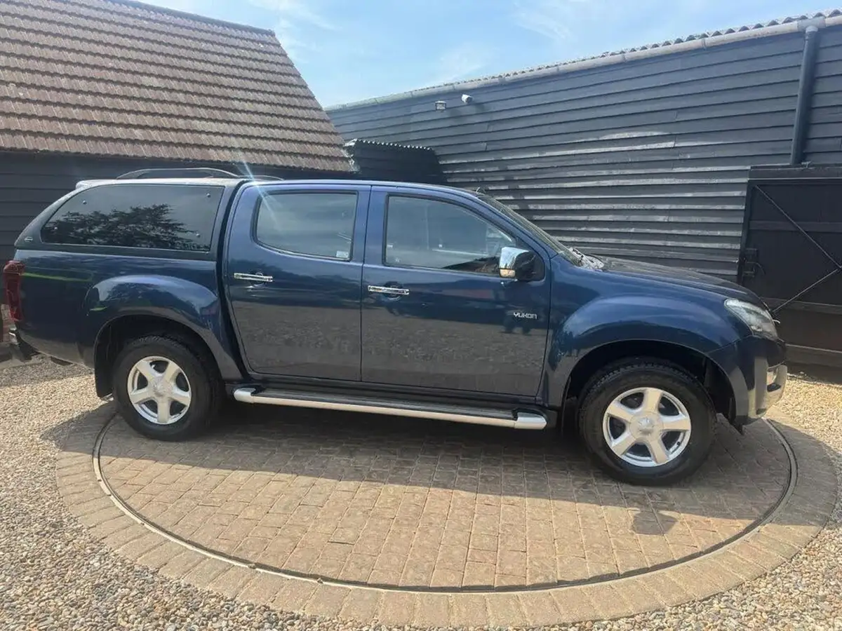 2015-isuzu-d-max-25td-yukon-double-pickup-big-21