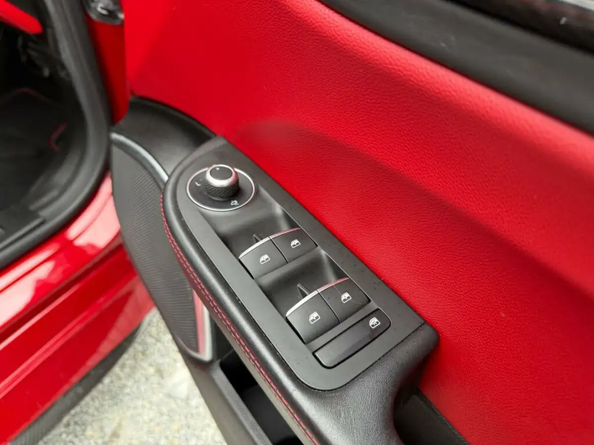 2017-alfa-romeo-giulia-29-biturbo-quadrifoglio-big-48
