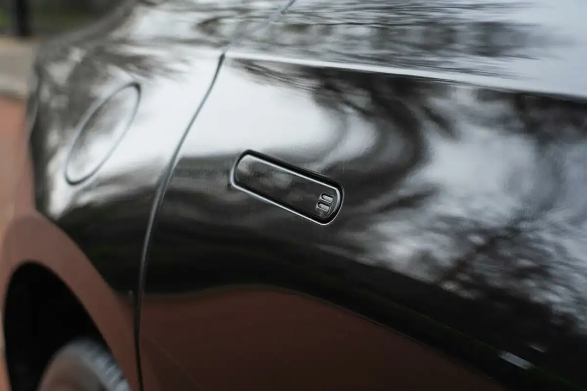 2022-aston-martin-dbx-40-v8-big-23