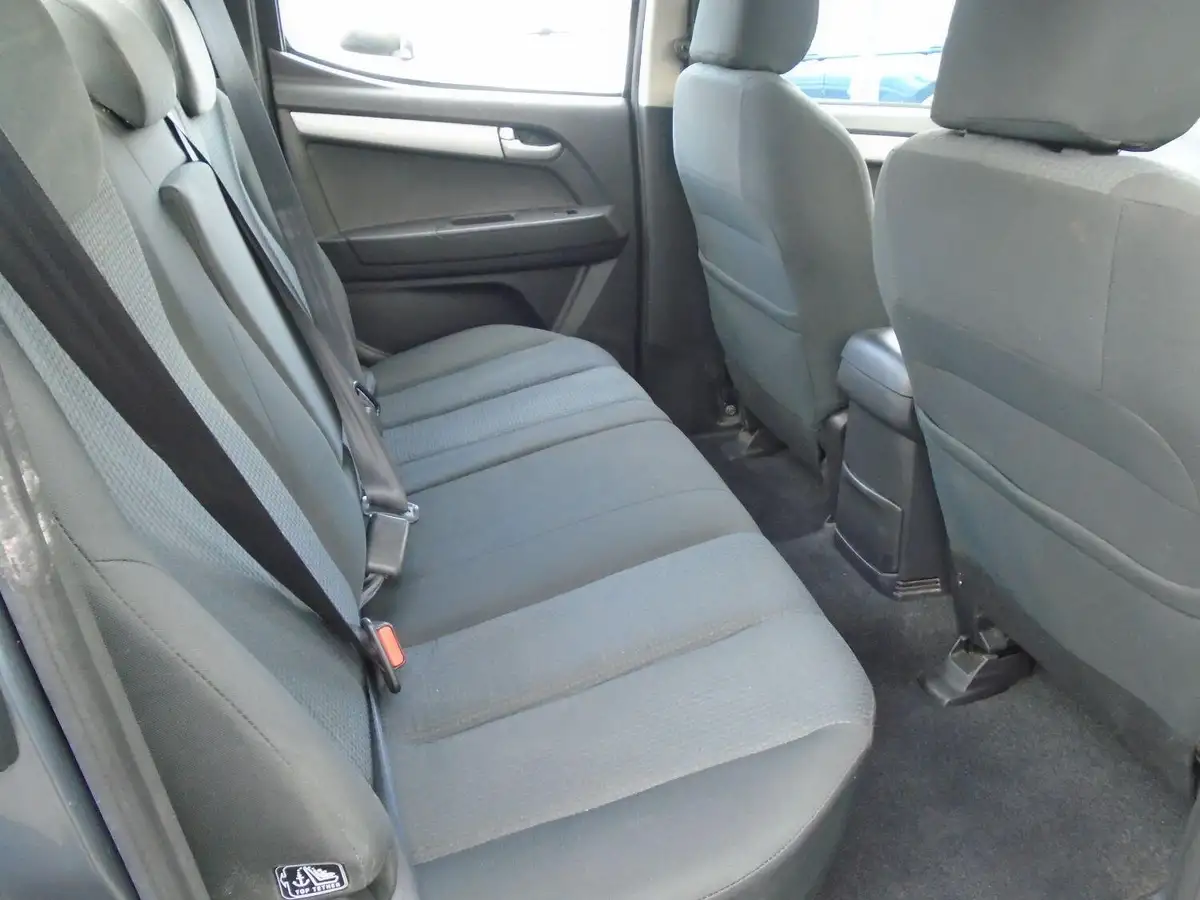 2013-isuzu-d-max-25td-eiger-big-10