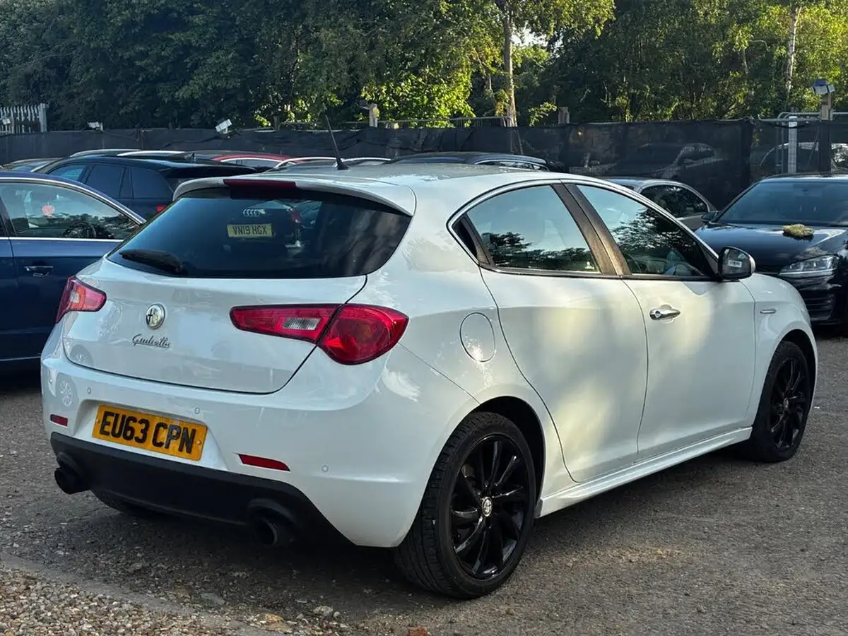 2013-alfa-romeo-giulietta-20td-veloce-140-bhp-big-13