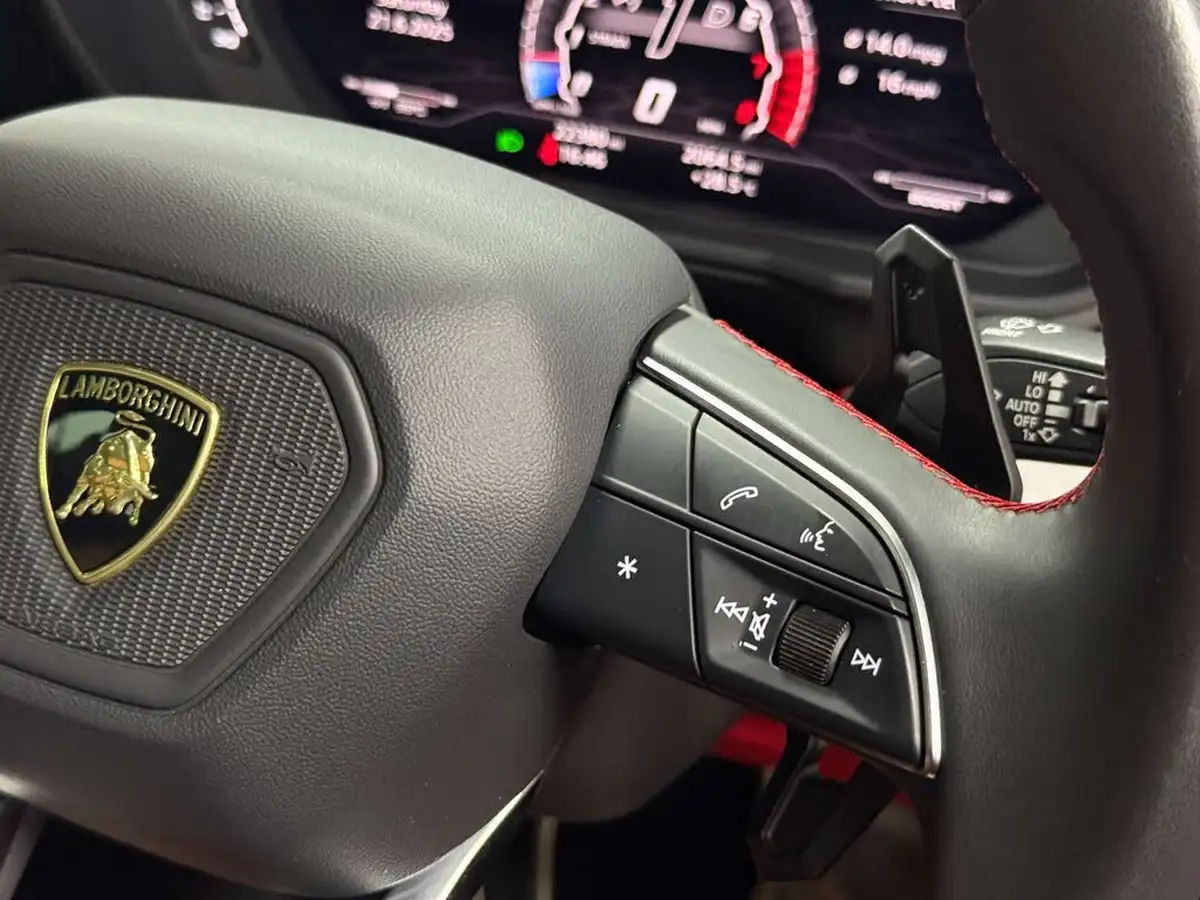 2019-lamborghini-urus-40-no-trim-big-44