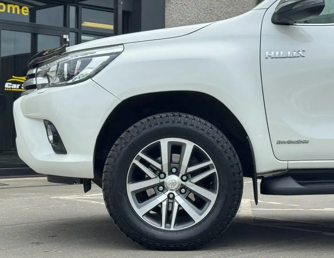 2019-toyota-hi-lux-24d-4d-invincible-150hpeu6dt-e-32t-auto-big-6